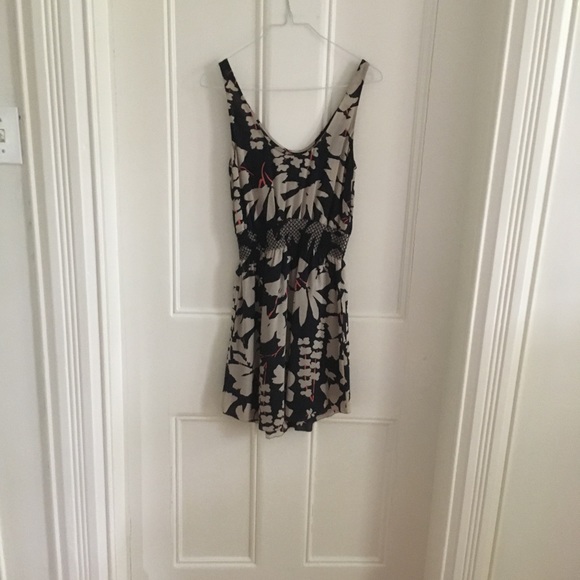 Cute aritiza dress. - Picture 2 of 4